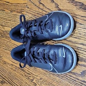 Nike youth futsal soccer shoes indoor